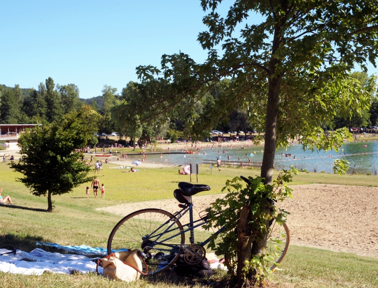 Baignade-Domaine-Lac-de-Champos.JPG